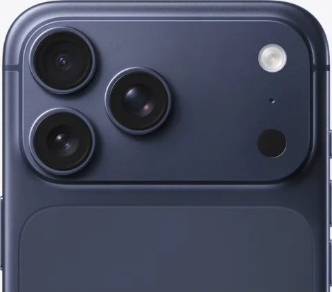 Apple iPhone 17 Pro Max in Deep Blue, camera plateau close-up