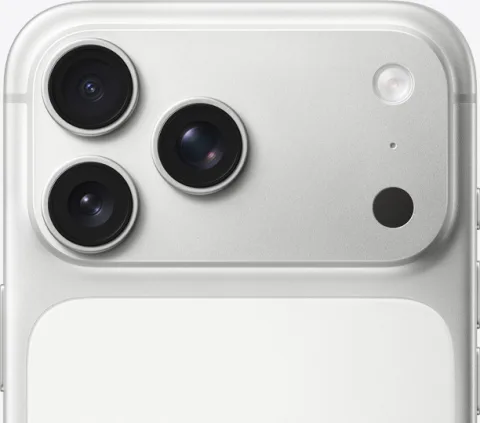 Apple iPhone 17 Pro Max in Silver, camera plateau close-up