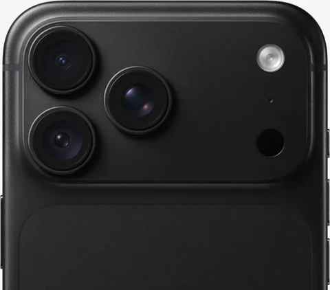 Apple iPhone 18 Pro Max in Black, camera plateau close-up with the variable-aperture main lens