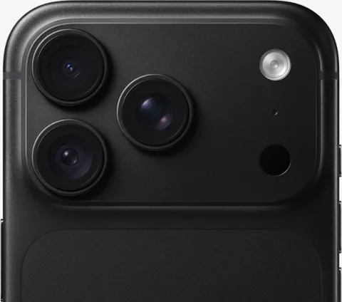 Apple iPhone 18 Pro in Black, camera plateau close-up with the variable-aperture main lens