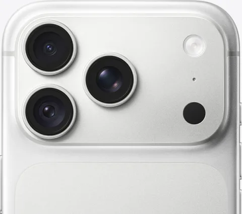 Apple iPhone 18 Pro in Silver, camera plateau close-up with the variable-aperture main lens