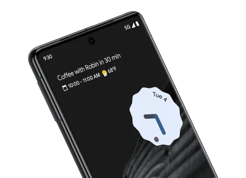 Angled front screen of Pixel 7 Pro in Obsidian