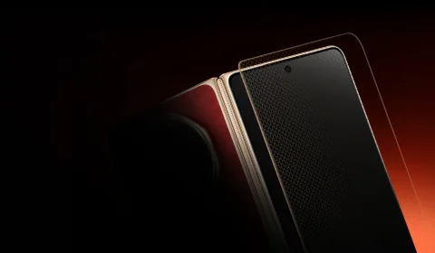Honor Magic V6 in Gold, exploded view of the UTG glass layer lifting off the folded display edge