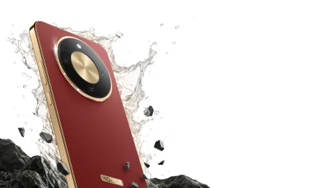 Honor Magic8 Lite in Reddish Brown, angled hero shot with water splash