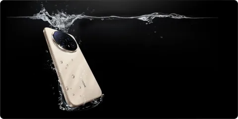 Honor Magic8 Pro in Sunrise Gold, camera module entering water with droplets on the back panel