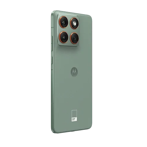 Motorola Edge 70 in Lily Pad, front lock screen