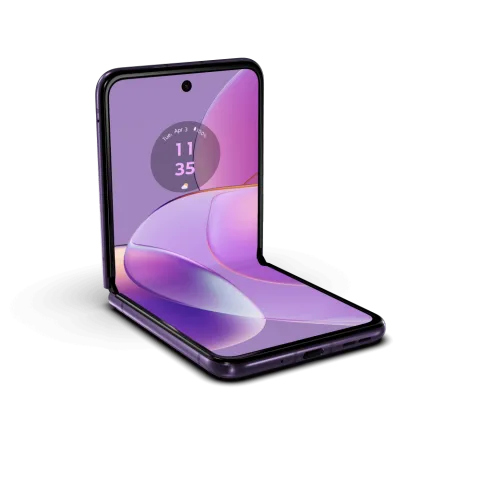 Motorola Razr 40 in Summer Lilac, flex mode