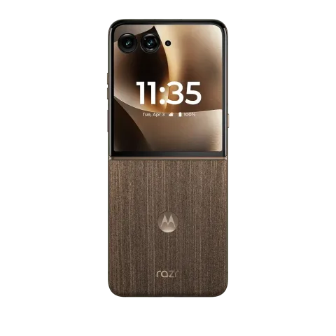 Motorola Razr 70 Ultra in PANTONE Cocoa, closed, front cover screen showing time