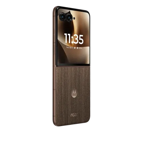 Motorola Razr 70 Ultra in PANTONE Cocoa, closed, three-quarter angle