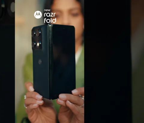Unfold game-winning energy with the NEW motorola razr fold
