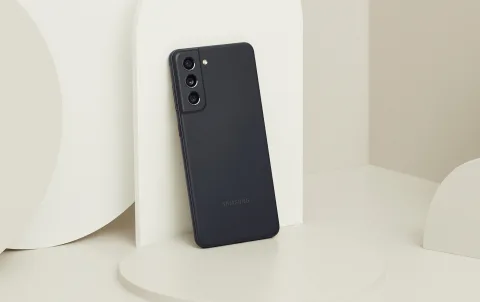 Samsung Galaxy S21 FE 5G in Graphite, back view