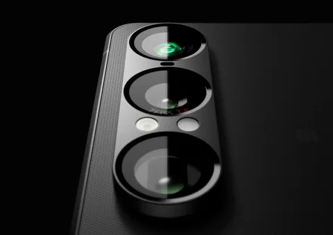 Sony Xperia 1 VII triple ZEISS camera module close-up in Slate Black