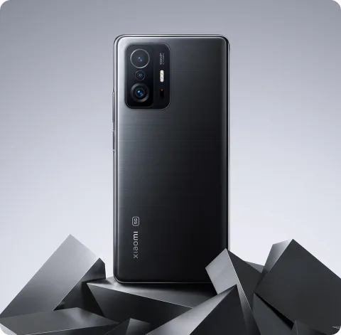 Xiaomi 11T in Meteorite Gray, back view