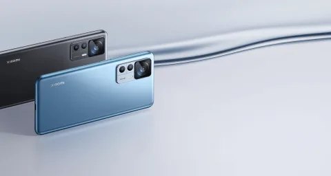 Xiaomi 12T Pro in Black and Blue, back view of both colourways