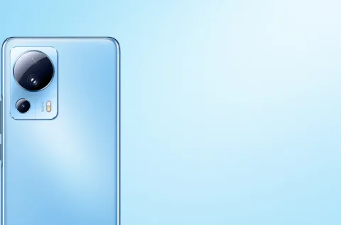Xiaomi 13 Lite in Lite Blue, camera module detail