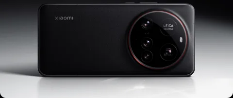 Xiaomi 15 Ultra in Black, back view