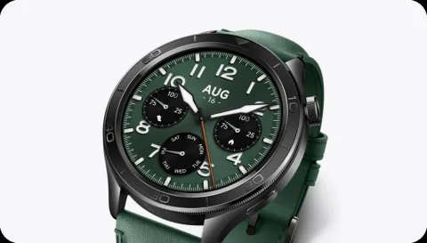 Xiaomi Watch S4 in Pine Green, angled 3/4 view with green leather strap